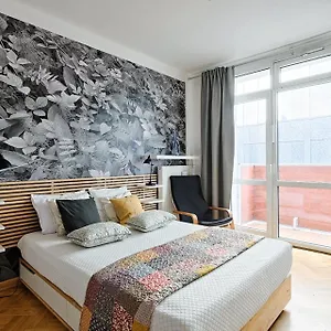 Modern And Cozy- Location-b11/13 Apartament